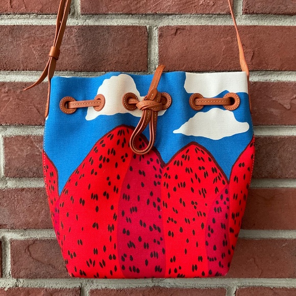 Mansur Gavriel X Marimekko Mansikkavuoret Strawberry Print Canvas Bucket Bag NEW - Picture 9 of 15